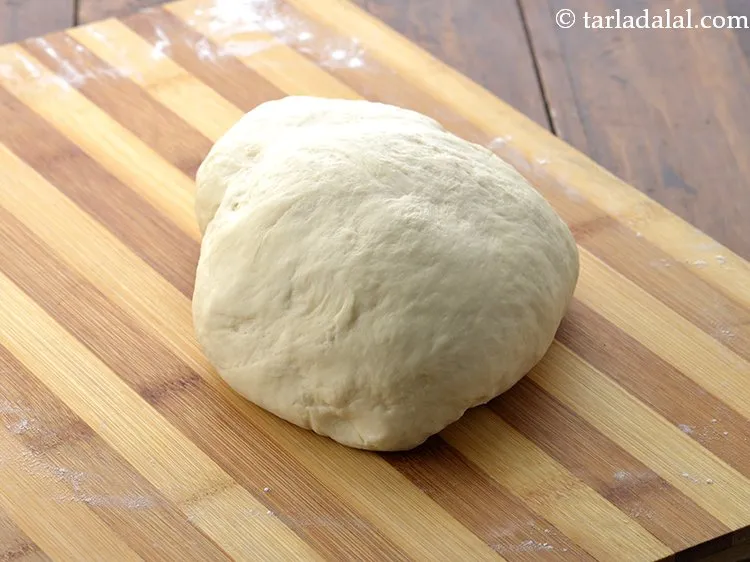 स्टेप 20 – <strong>हॉट डॉग रोल्स को आकार देने के लिए | घर …