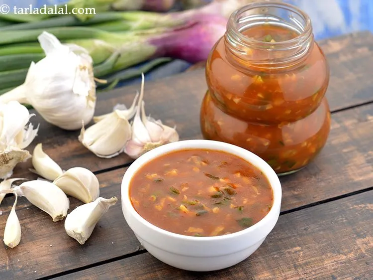 स्टेप 16 – आवश्यकतानुसार <strong>हॉट गार्लिक सॉस</strong> का उपयोग करें। बनाये हुए इस …