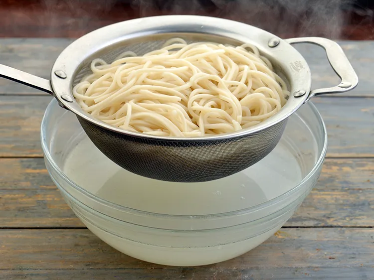 Step 10 – Boil the&nbsp;<strong>hakka noodles</strong>&nbsp;for 8&nbsp; to 10 minutes or till they are 70-80% cooked. Do not …