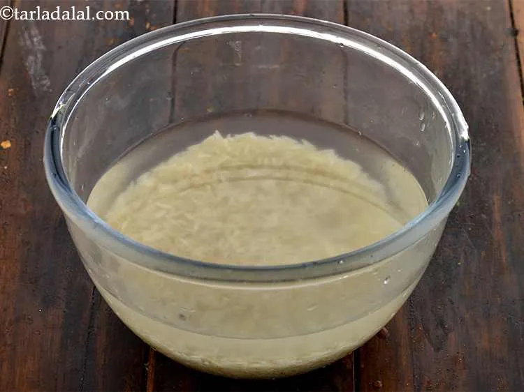 स्टेप 3 – पर्याप्त पानी में १० मिनट के लिए भिगोएं। ढक्कन से …