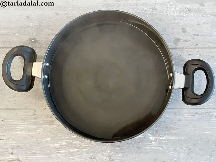 Step 3 – <p>To cook pasta boil plenty of water in a large pan.</p>