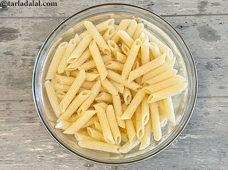 स्टेप 11 – इसे ताज़ा करने के लिए ठंडे पानी के एक कटोरे …