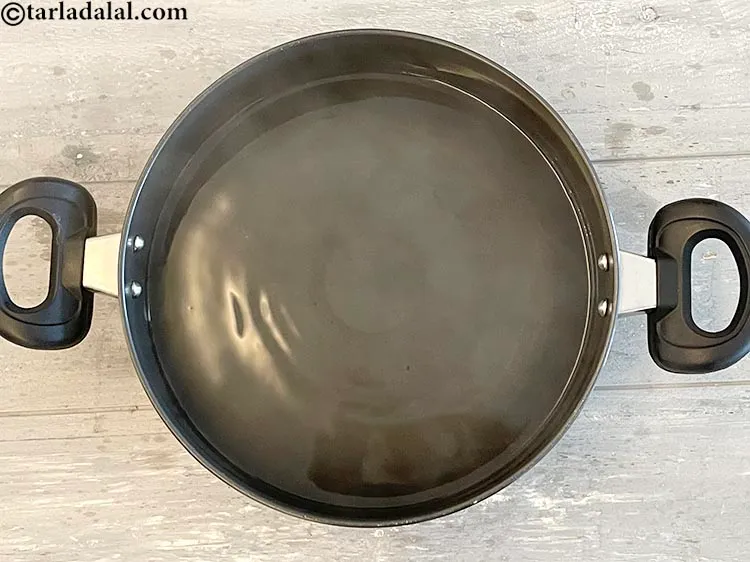 स्टेप 3 – <strong>गेहूं के आटे</strong> से बने पास्ता को पकाने के लिए, …