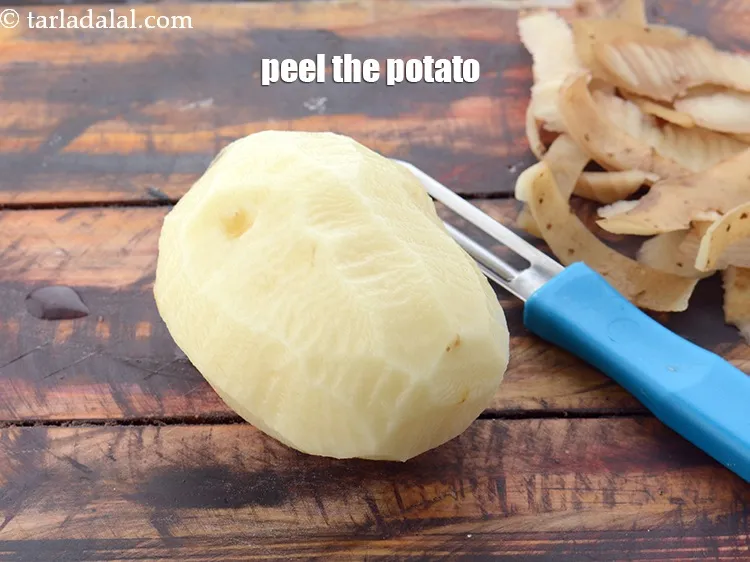 Step 4 – Peel the potato using a peeler.&nbsp;