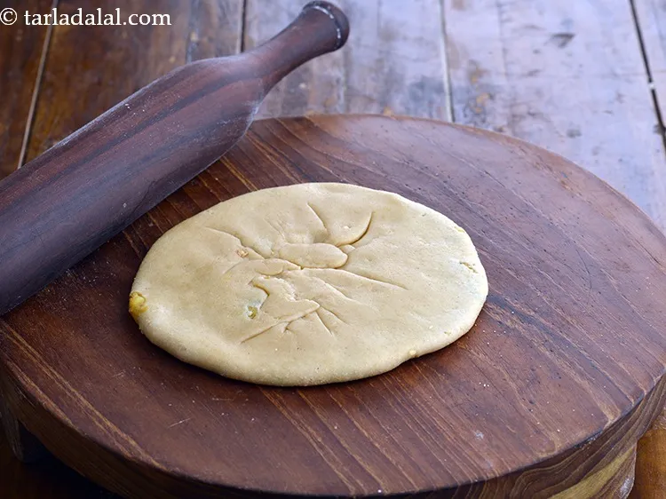 Step 21 – Roll again into a circle of 150 mm. (6&rdquo;) diameter circle with a little flour.