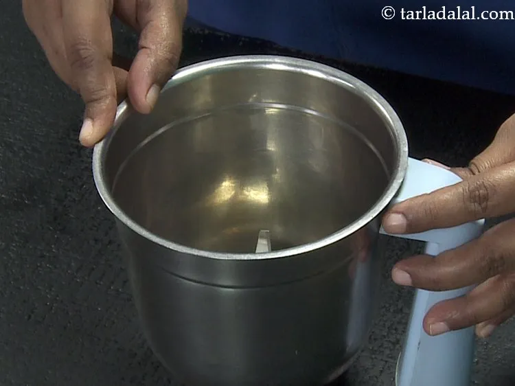 Step 4 – Take a mixer jar.&nbsp;