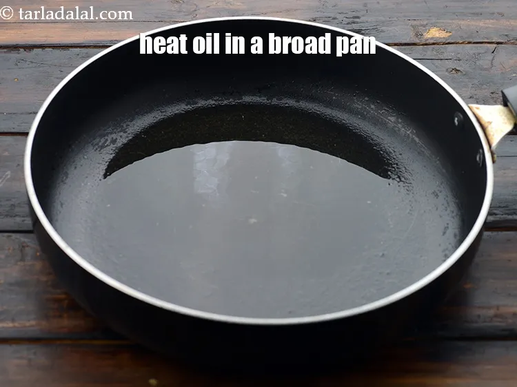 Step 26 – Heat 1 tbsp&nbsp;<a href="https://www.tarladalal.com/glossary-oil-671i">oil</a>&nbsp;in a broad non-stick pan.&nbsp;