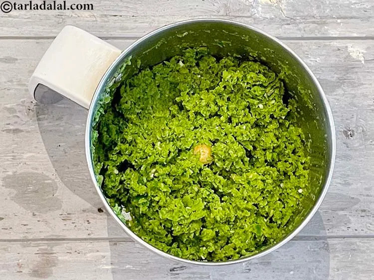 Step 14 – We grind the fourth time for 10 seconds and our coarse<strong>&nbsp;Indian green chilli paste</strong> is …