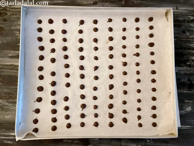 Step 18 – Once piped put the chocolate in the fridge for 60 minutes.