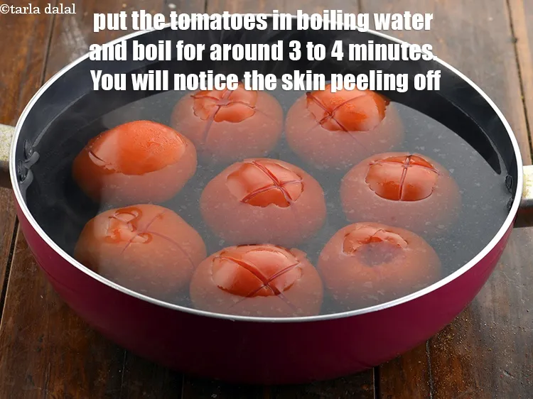 स्टेप 5 – टमाटर को उबलते पानी में डालें और लगभग ३ से …