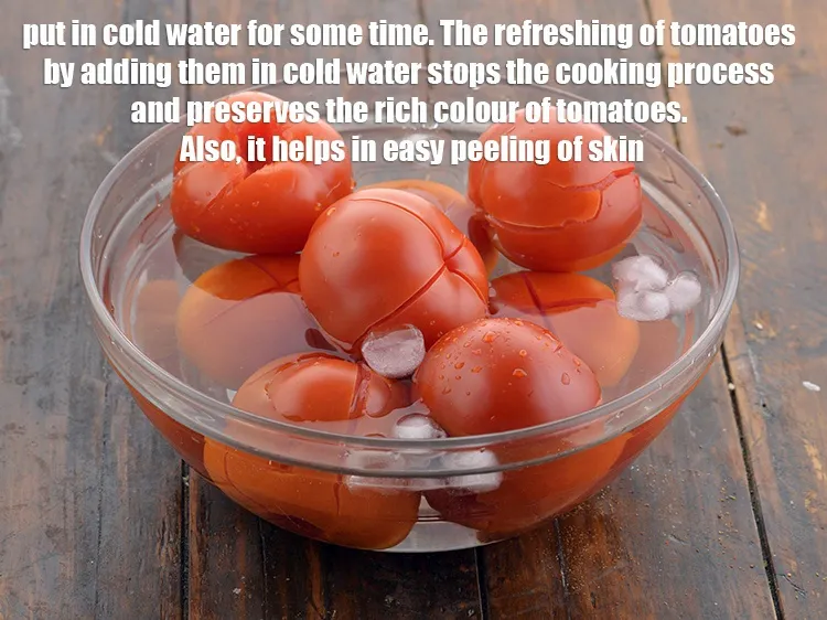 स्टेप 7 – कुछ देर के लिए ठंडे पानी में रखें। टमाटर को …