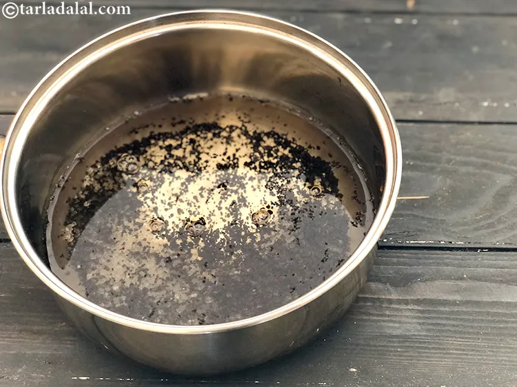 स्टेप 4 – पानी डालें।