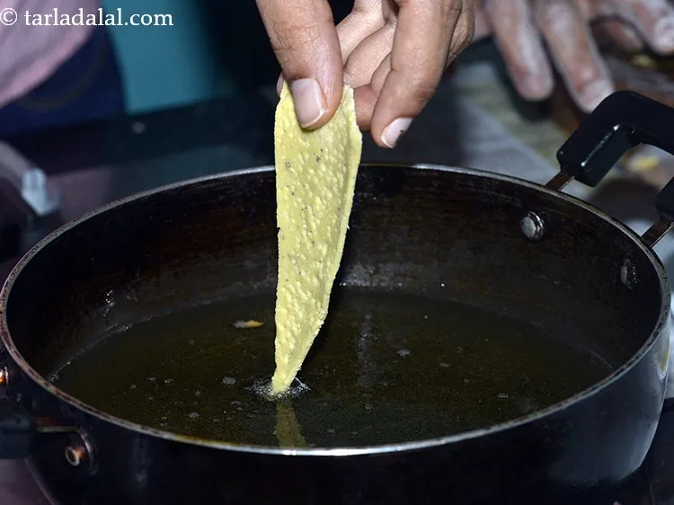 Step 15 – Heat the oil in a deep non-stick kadhai and add a few chips at a …