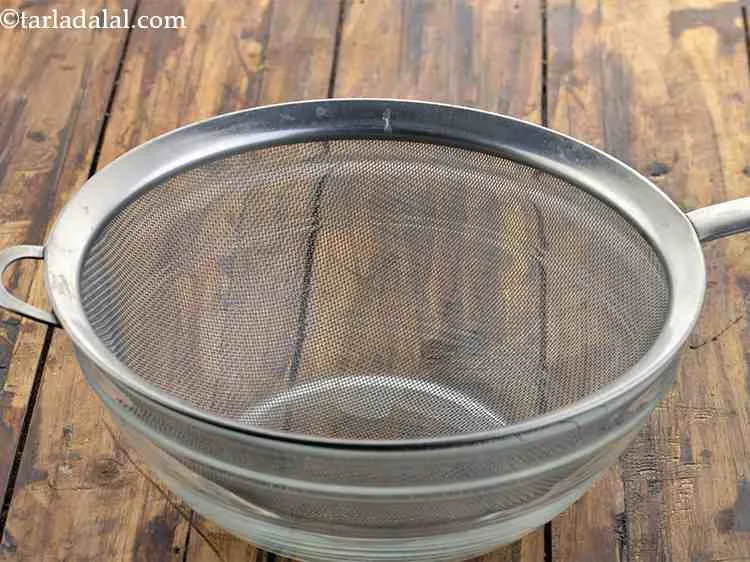 Step 11 – This juice should be strained well so that no seeds fall inside.&nbsp;