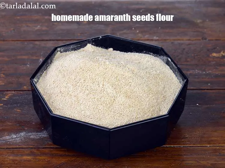 स्टेप 6 – इसे पीसने के बाद २.५ कप <strong>रागीरा का आटा</strong> बनता …