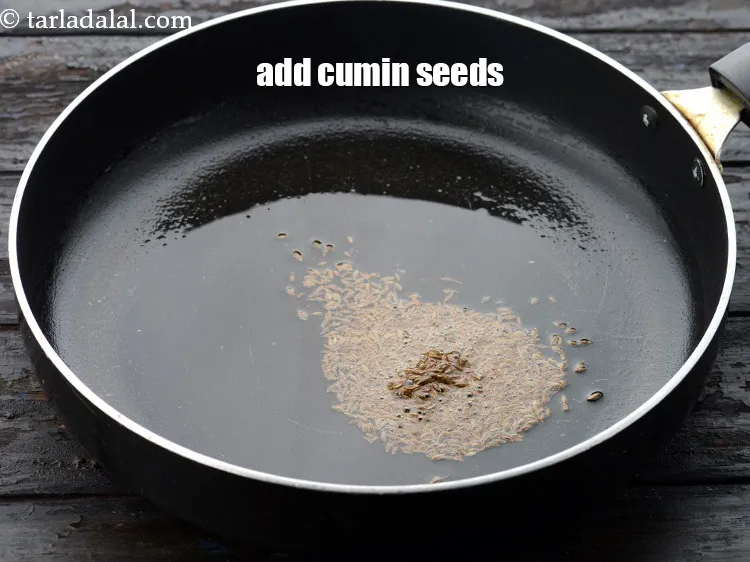 स्टेप 10 – १ टी-स्पून <a href=""https://www.tarladalal.com/glossary-cumin-seeds-jeera-zeera-hindi-381i"">जीरा</a> डालें।