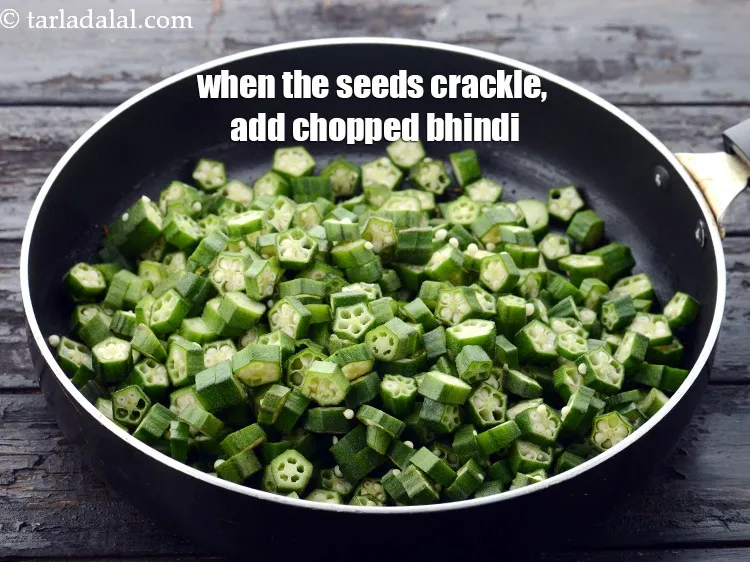 स्टेप 12 – जब जीरा चटकने लगे, ४ कप <a href=""https://www.tarladalal.com/glossary-chopped-ladies-finger-hindi-844i"">कटी हुई भिंडी</a> …