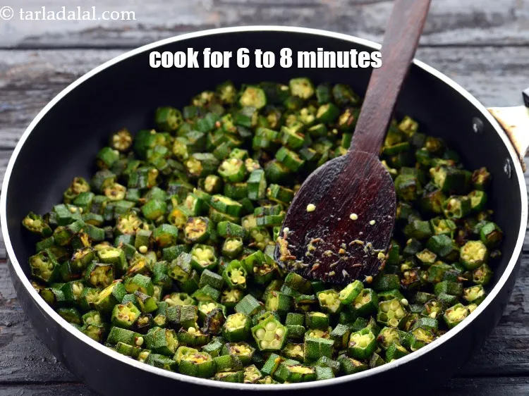 स्टेप 15 – मध्यम आंच पर बीच-बीच में हिलाते हुए ६ से ८ …