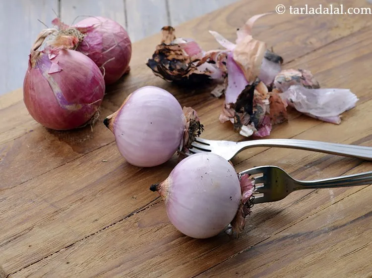 Step 8 – Peel the outer layer of the <strong>whole roasted onion</strong> and use as required.