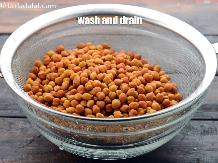 Step 8 – Next day wash the soaked chana and drain it well.&nbsp;