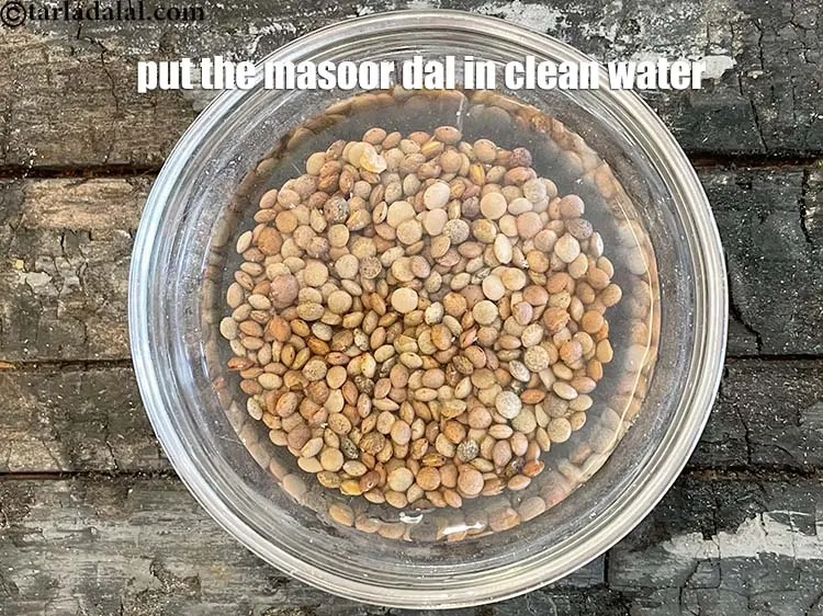 Step 4 – <meta charset="UTF-8" />Put the masoor dal in clean water.&nbsp;