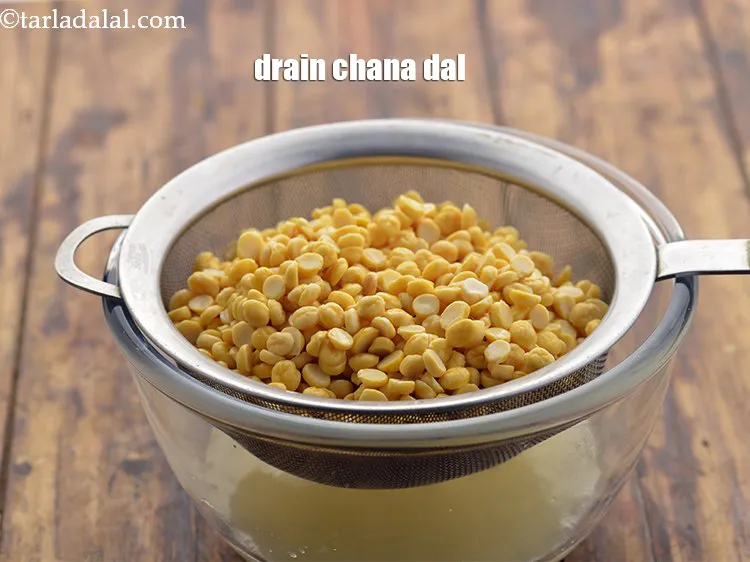 Step 9 – Drain the chana dal using a strainer.&nbsp;