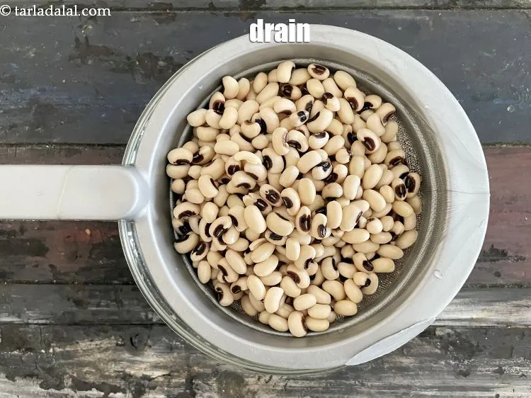 Step 7 – Drain&nbsp;chawli well using a strainer.