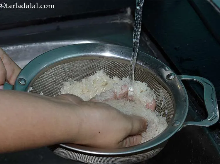 Step 23 – Wash the rice thoroughly under running water.&nbsp;