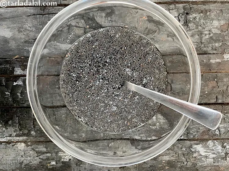 Step 6 – Make sure you stir the falooda seeds, else the seeds will rise to the top.