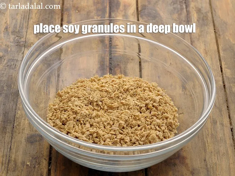 Step 3 – <meta charset="UTF-8" />To make soya methi sabzi<strong>&nbsp;&nbsp;</strong>first we need to soak the soy granules. Place …