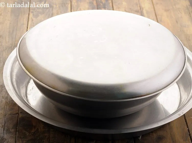 स्टेप 33 – इसे ढक्कन से ढक कर १२ घंटे के लिए एक …