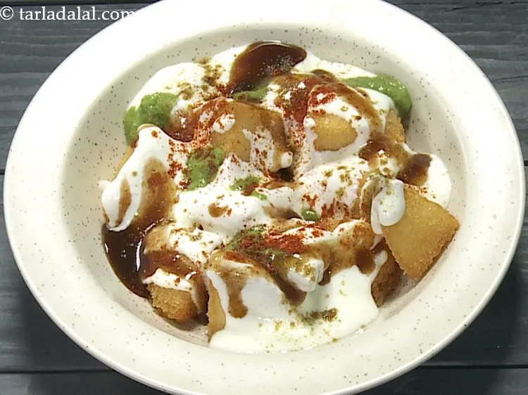 Step 12 – Also, sprinkle chilli powder. You can even sprinkle chaat masala or black salt to elevate …