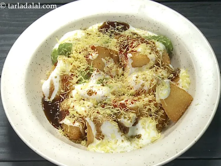 Step 13 – Top with 1 tbsp of sev. Also, you can put masala chana dal and masala …