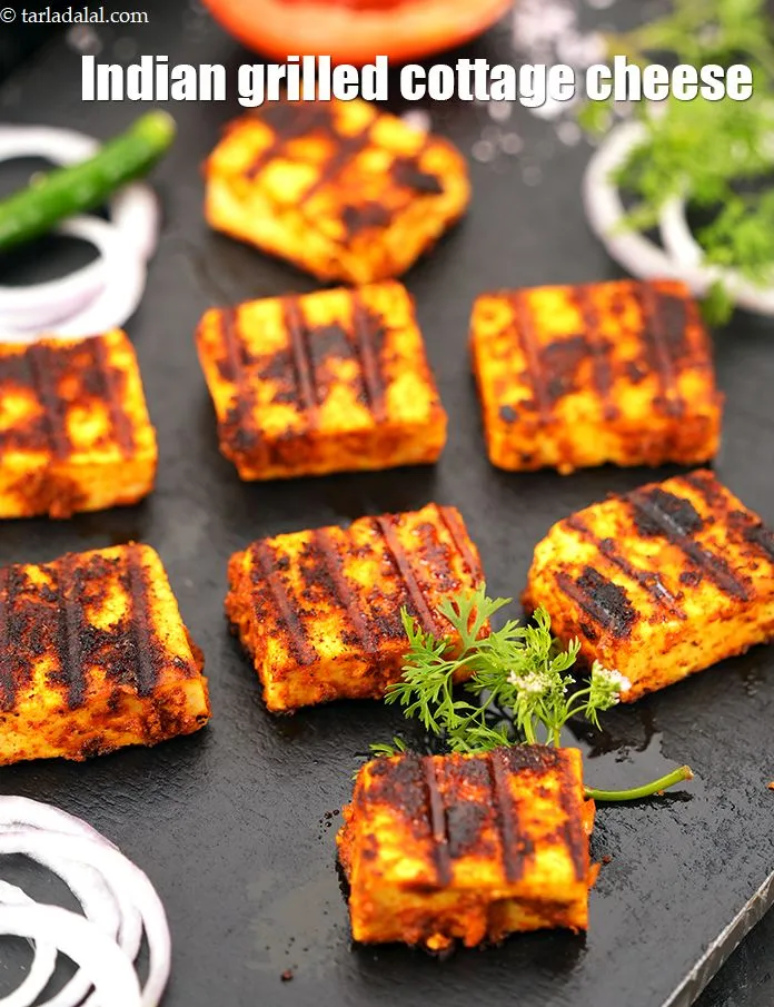 स्टेप 20 – <strong>तैयार पनीर को</strong>&nbsp;हरी चटनी और प्याज के छल्लों के साथ …