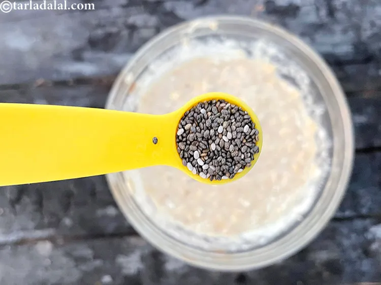 Step 17 – Add 1/2&nbsp;<meta charset="UTF-8" />tsp&nbsp;<a href="glossary-chia-seeds-chia-ke-beej-2487i">chia seeds</a>.