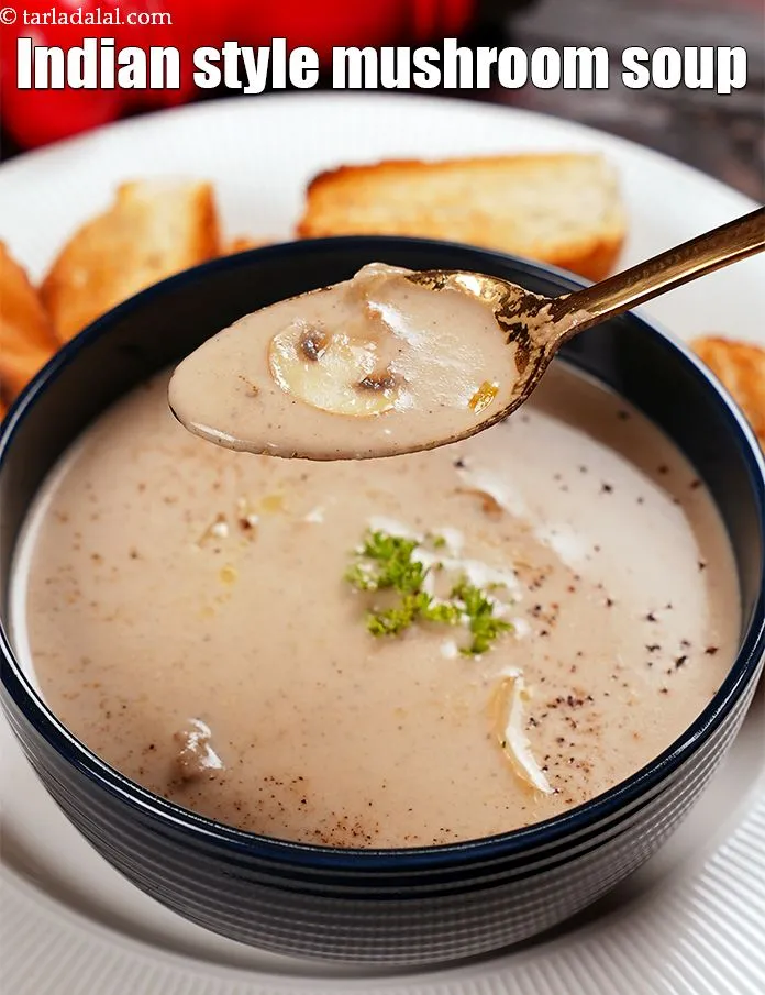 स्टेप 21 – <strong>मशरूम सूप को</strong>&nbsp;टोस्टेड ब्रेड के साथ गरमागरम&nbsp;परोसें ।