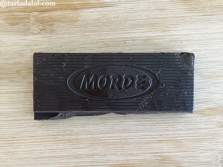 Step 6 – We have used 100 grams dark chocolate. In India Morde dark chocolate is a good …