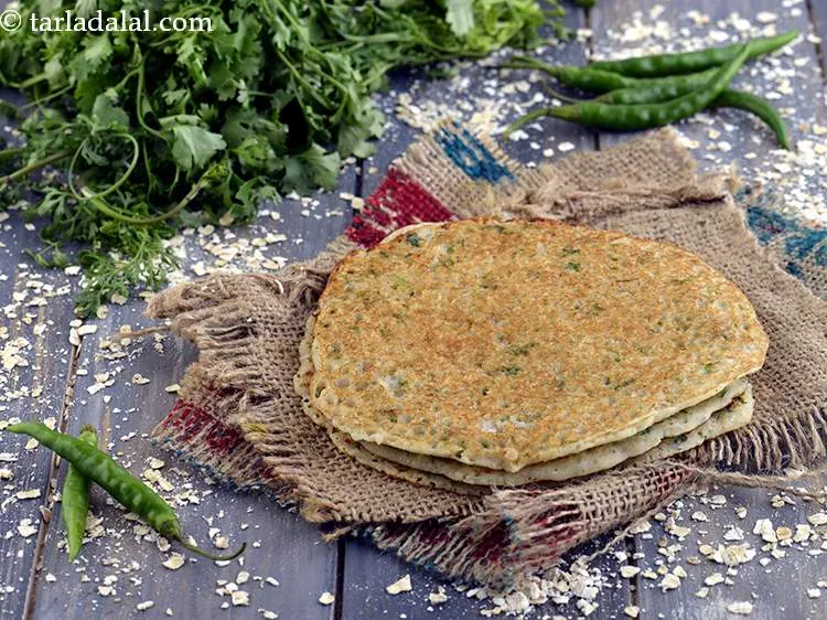 स्टेप 24 – <strong>झटपट ओट्स डोसा</strong> को <a href=""https://www.tarladalal.com/Green-Chutney-How-To-Make-Green-Chutney-Recipe-hindi-22266r"" target=""_blank""><strong>हरी चटनी</strong></a> के साथ …