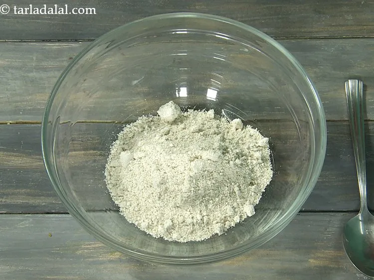 स्टेप 6 – <strong>झटपट और आसान ओट्स डोसा</strong> बनाने के लिए, हम पहले …