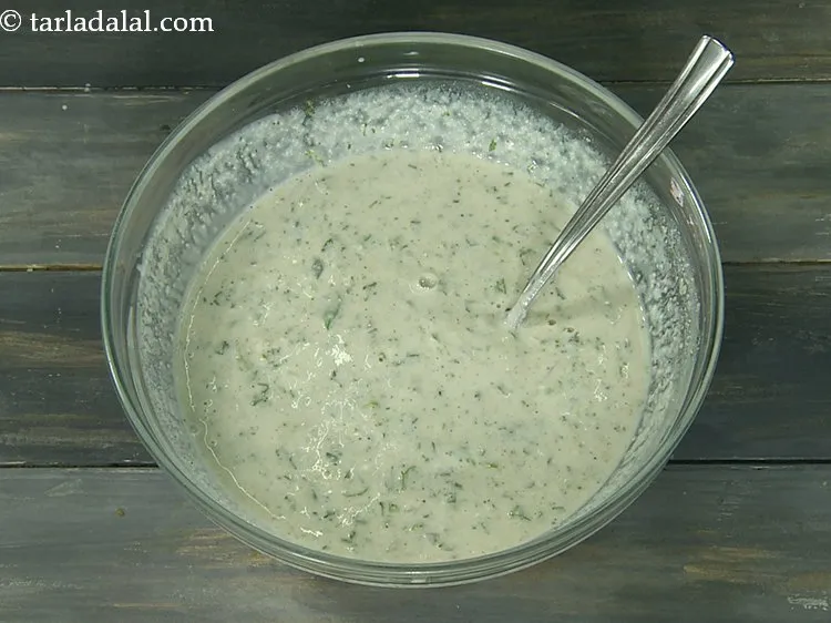 स्टेप 15 – सभी सामग्रियों को अच्छी तरह से मिलाएं। एक प्रवाहमान स्थिरता …