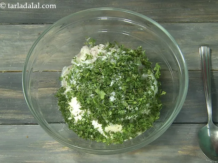 स्टेप 13 – नमक और ताजी पिसी काली मिर्च के साथ <strong>इंस्टेंट ओट्स …