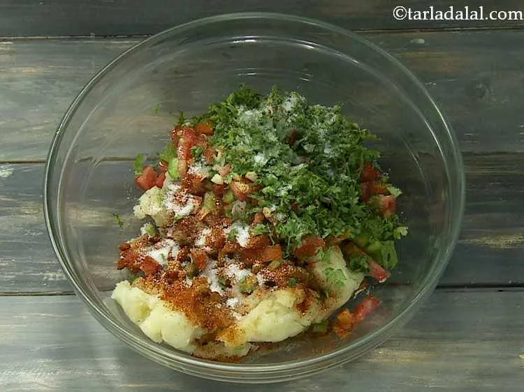 Step 7 – Add finely chopped coriander, lemon juice and salt to taste.