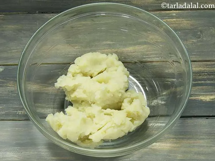 Step 1 – For the&nbsp;<strong>pav bhaji masala toast recipe | instant masala toast on tava |</strong><strong>&nbsp;</strong>first take boiled …