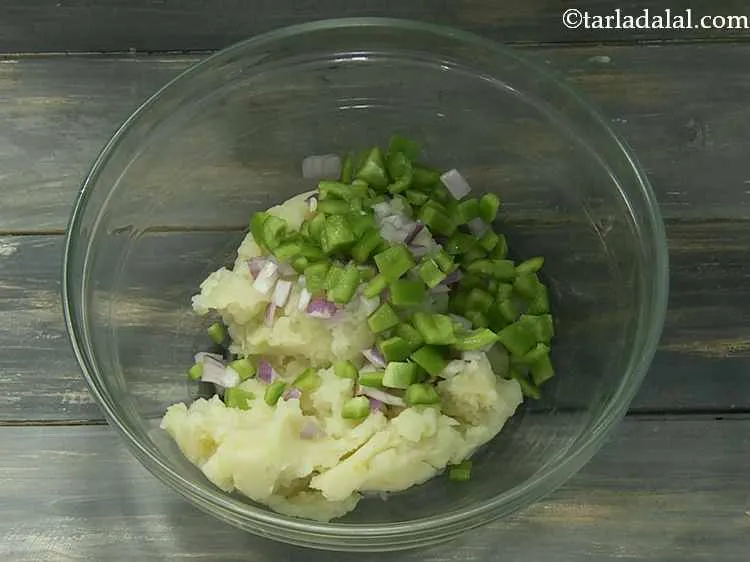 Step 3 – Add the chopped capsicum.