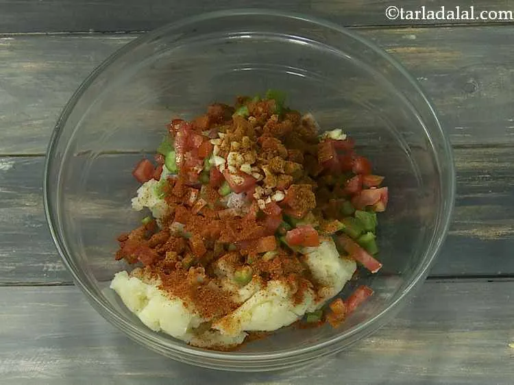 Step 6 – For the <strong>Pav Bhaji Masala Toast</strong> topping, first take boiled and mashed potatoes in a …