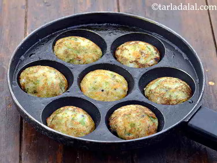 Step 18 – Repeat steps 14 to 17 to make 21 more <strong>rava appes </strong>in 3 more batches.