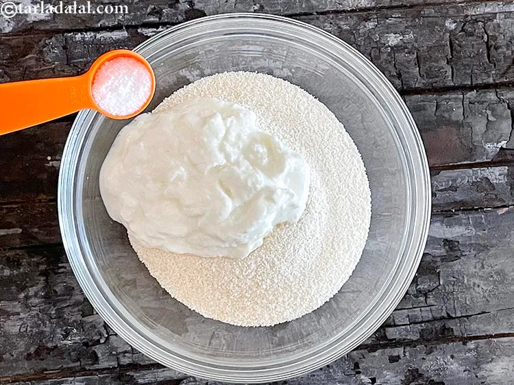 स्टेप 4 – स्वादानुसार नमक डालें।