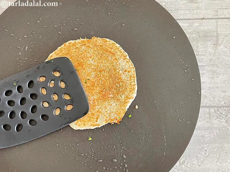 Step 22 – Press down with a spatula so the filling gets cooked.