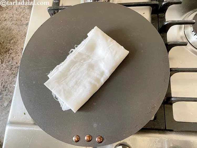 स्टेप 12 – मलमल के कपड़े से पोंछ लें।