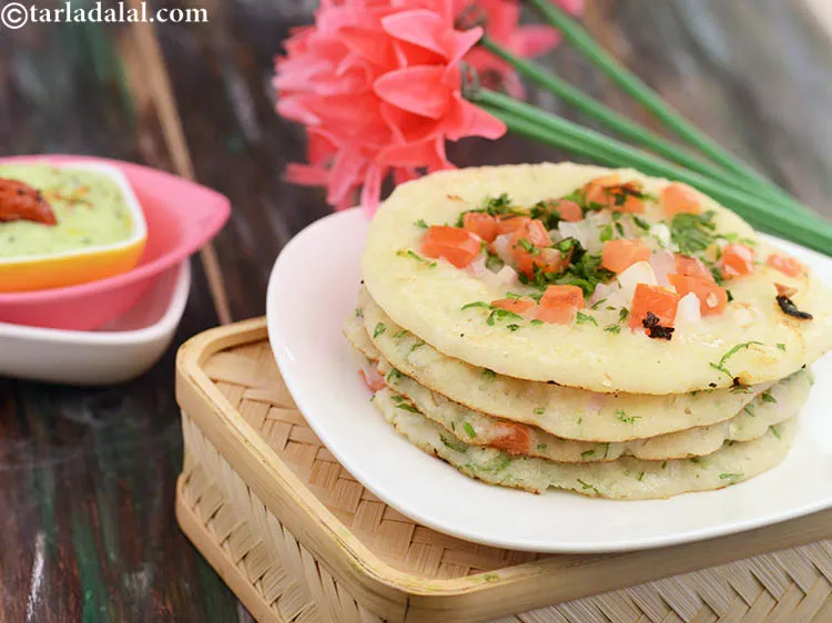 Step 24 – Serve <strong>instant rava uttapam |&nbsp;jhatpat suji uttapam | onion tomato rava uttapam</strong> |&nbsp;with chutney.